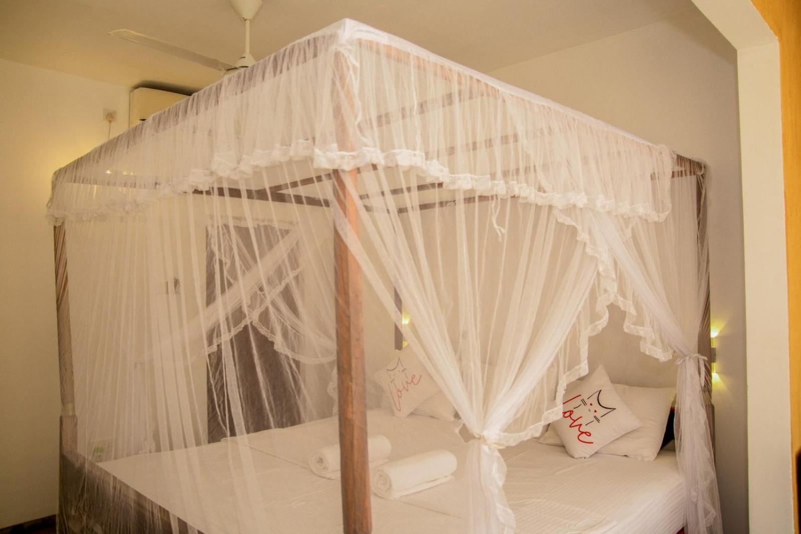 Coconut Style Restaurant & Milinda Guest Hotel Unawatuna Exterior photo