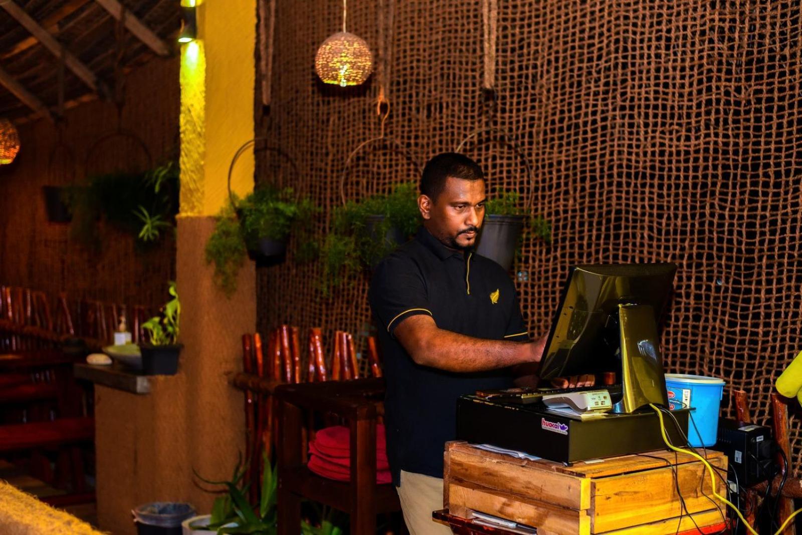 Coconut Style Restaurant & Milinda Guest Hotel Unawatuna Exterior photo
