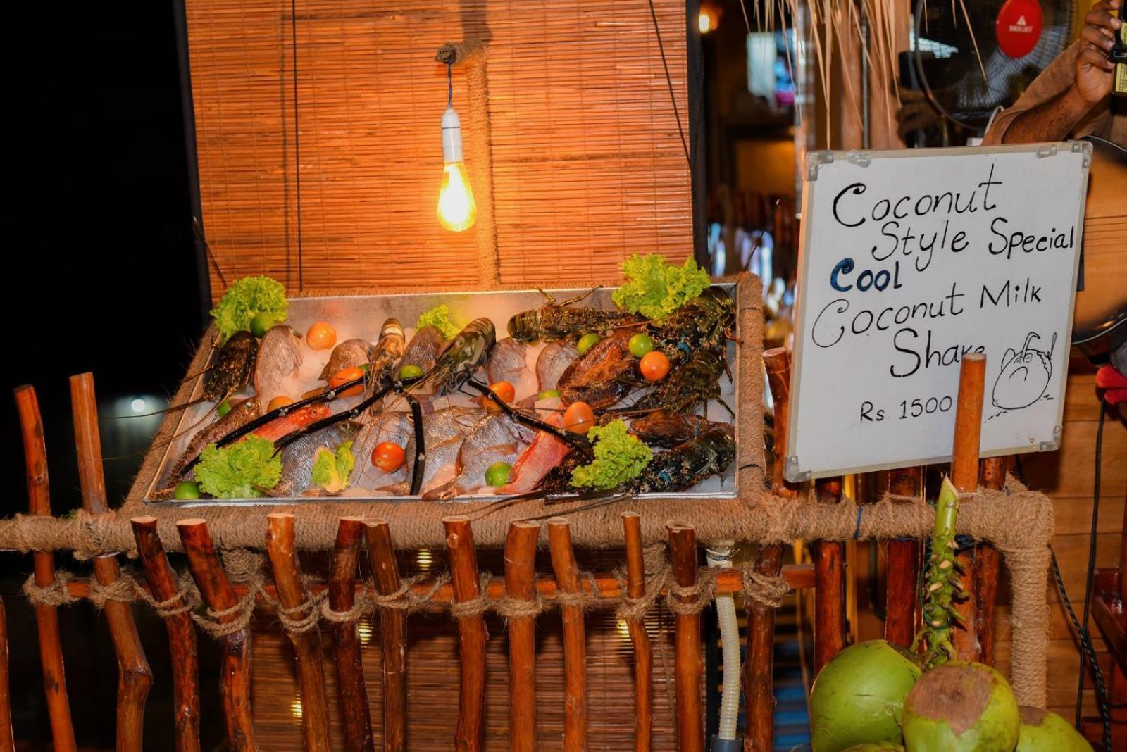 Coconut Style Restaurant & Milinda Guest Hotel Unawatuna Exterior photo